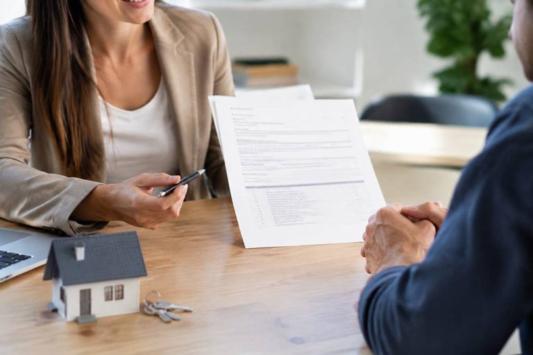 C’est quoi les honoraires immobilier : frais d’agence et coûts expliqués C'est quoi les honoraires immobilier : frais d'agence et coûts expliqués